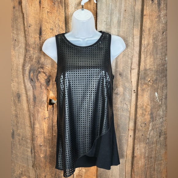 Sachin + Babi Black Faux Perferated faux Leather Sleeveless Top - Size XSmall - Picture 1 of 9